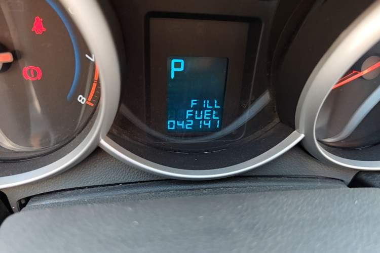 Used Chevrolet Cruze 2013 1.8L SE AT Odometer Close Up