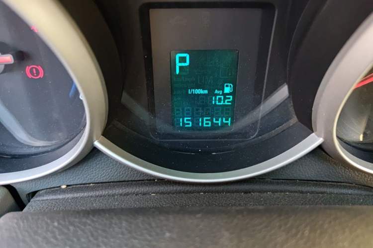 Used Chevrolet Cruze 2013 1.6L SL Grand Edition Automatic Odometer Close Up