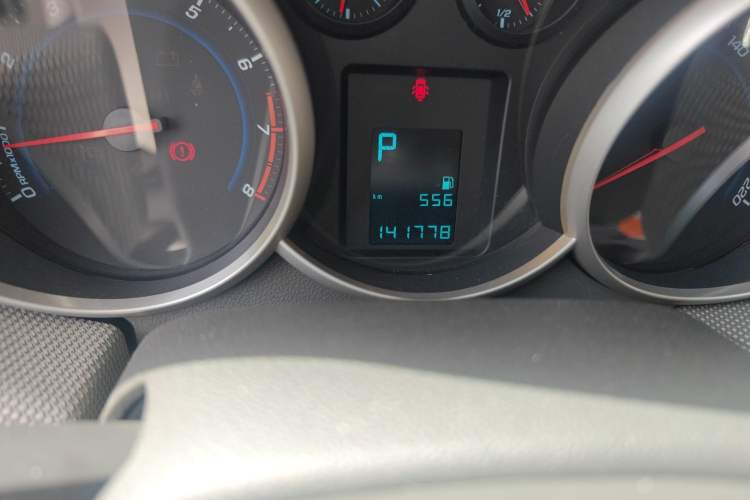 Used Chevrolet Cruze 2013 1.8L SE AT Odometer Close Up