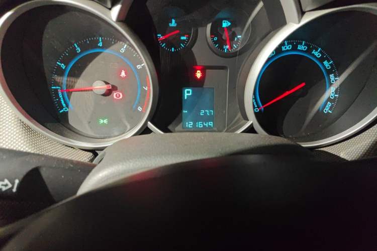 Used Chevrolet Cruze 2013 1.8L SE AT Odometer Close Up
