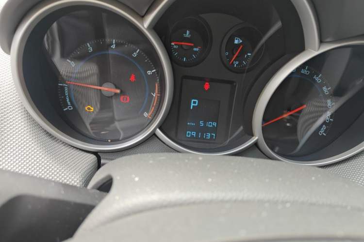 Used Chevrolet Cruze 2013 1.8L SE AT Odometer Close Up