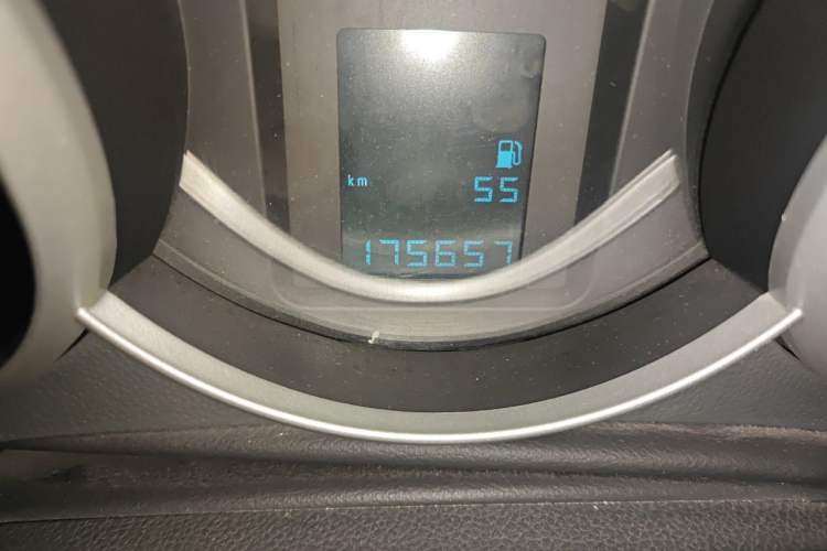 Used Chevrolet Cruze 2013 1.6L SL MT Odometer Close Up