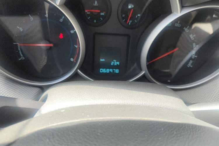 Used Chevrolet Cruze 2013 1.6L SL Grand Edition Manual Transmission Odometer Close Up