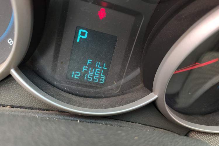 Used Chevrolet Cruze 2013 1.6L SE AT Odometer Close Up
