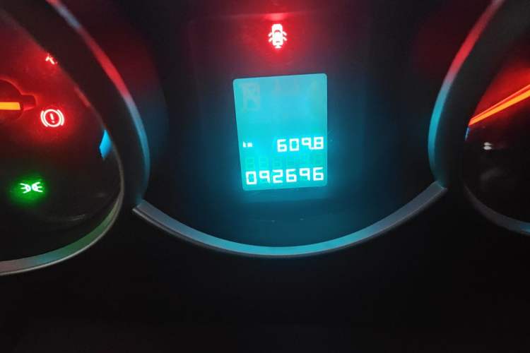 Used Chevrolet Cruze 2013 Hatchback 1.6L Manual Luxury Model Odometer Close Up