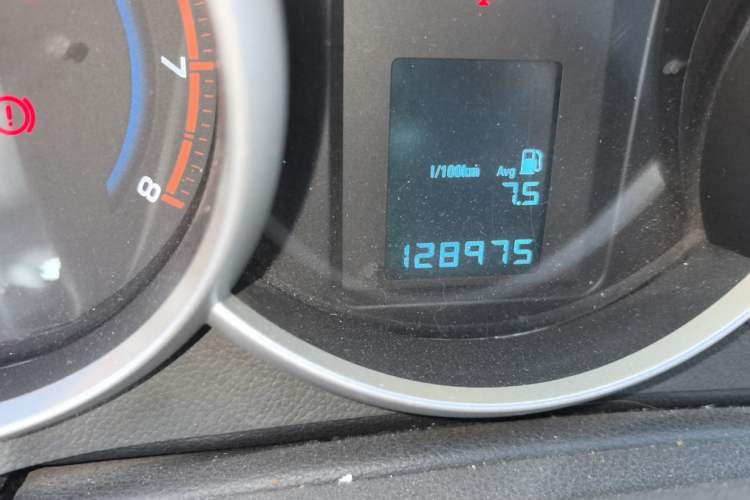 Used Chevrolet Cruze 2013 1.6L SL MT Odometer Close Up
