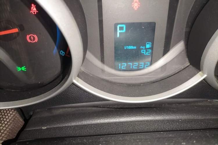 Used Chevrolet Cruze 2013 Hatchback 1.6L Automatic Luxury Model Odometer Close Up