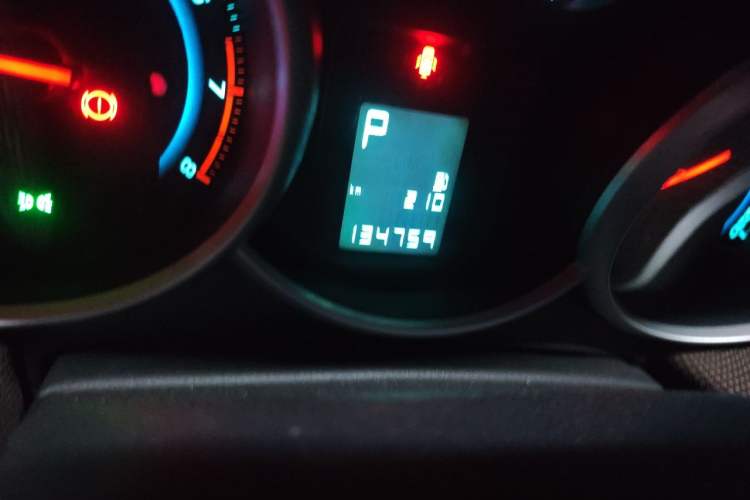 Used Chevrolet Cruze 2013 Hatchback 1.6L Automatic Luxury Model Odometer Close Up