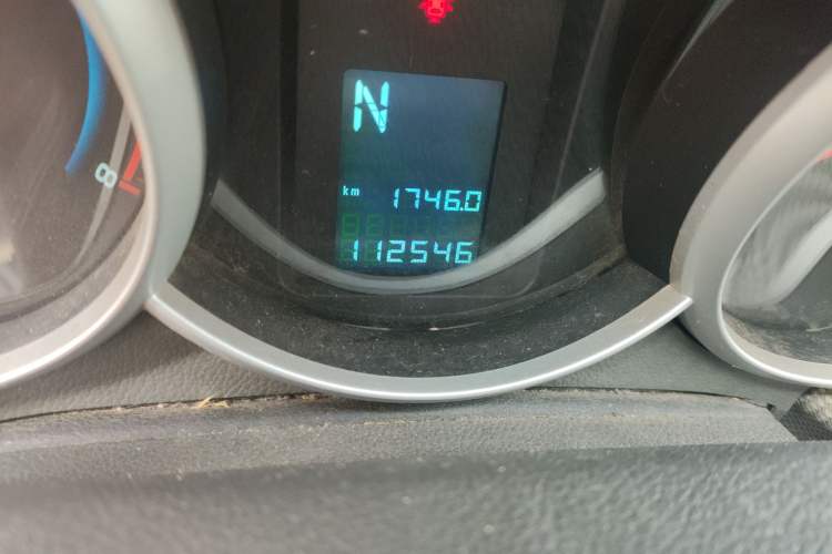Used Chevrolet Cruze 2013 1.8L SE AT Odometer Close Up