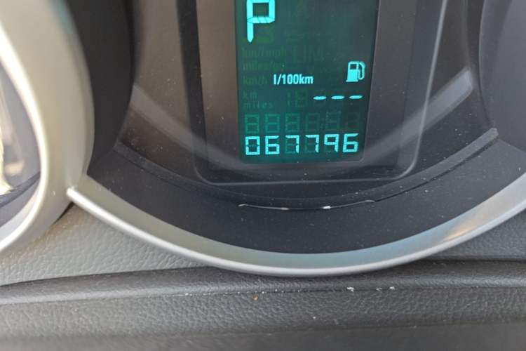 Used Chevrolet Cruze 2013 1.8L SE AT Odometer Close Up