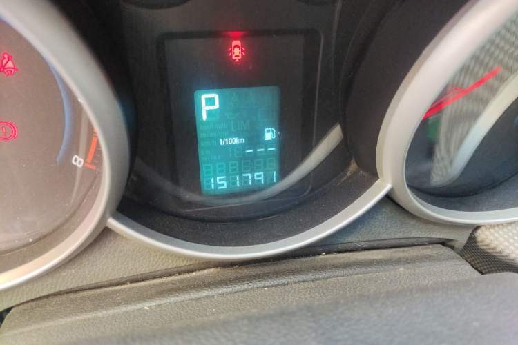 Used Chevrolet Cruze 2013 1.8L SE AT Odometer Close Up