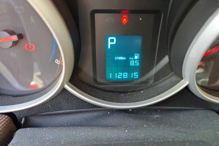 Used Chevrolet Cruze 2013 Hatchback 1.6L Automatic Luxury Model Odometer Close Up