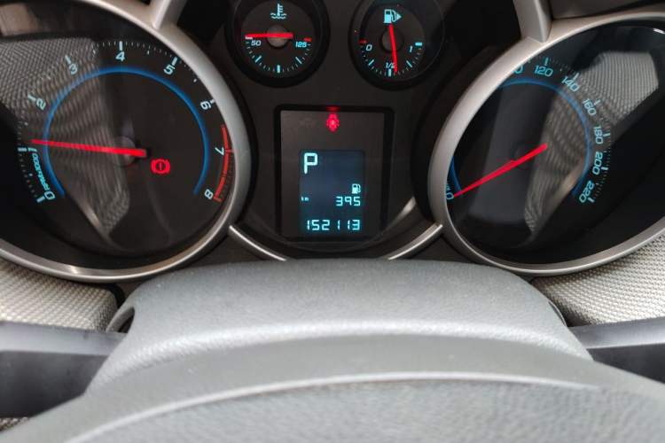 Used Chevrolet Cruze 2013 1.8L SE AT Odometer Close Up