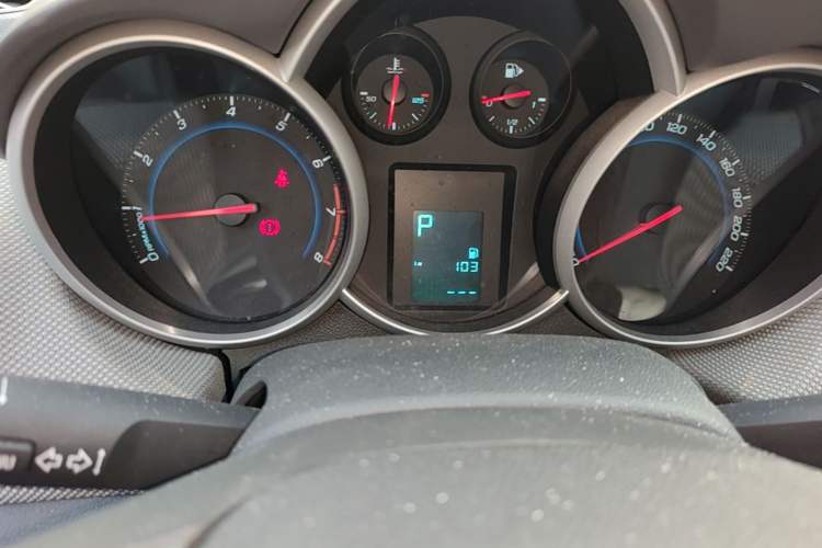 Used Chevrolet Cruze 2013 1.8L SE AT Odometer Close Up
