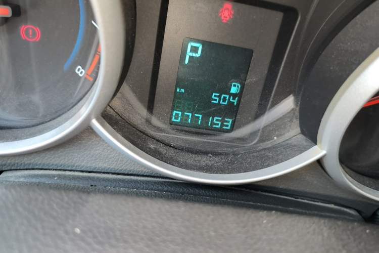 Used Chevrolet Cruze 2013 1.8L SE AT Odometer Close Up