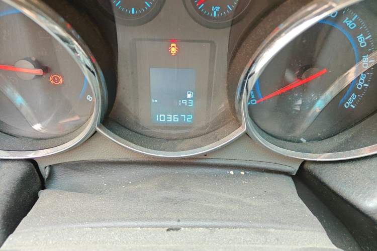Used Chevrolet Cruze 2013 1.6L SE MT Odometer Close Up