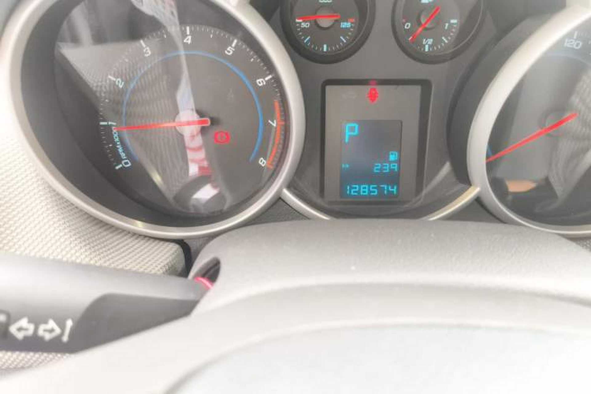 Used Chevrolet Cruze 2013 1.6L SE AT Odometer Close Up