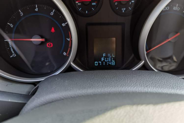Used Chevrolet Cruze 2013 1.6L SL MT Odometer Close Up