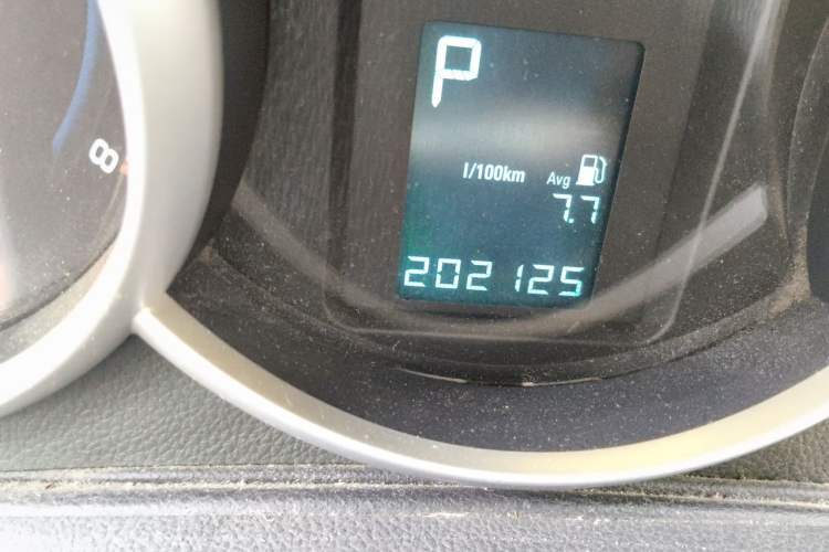 Used Chevrolet Cruze 2013 1.8L SE AT Odometer Close Up