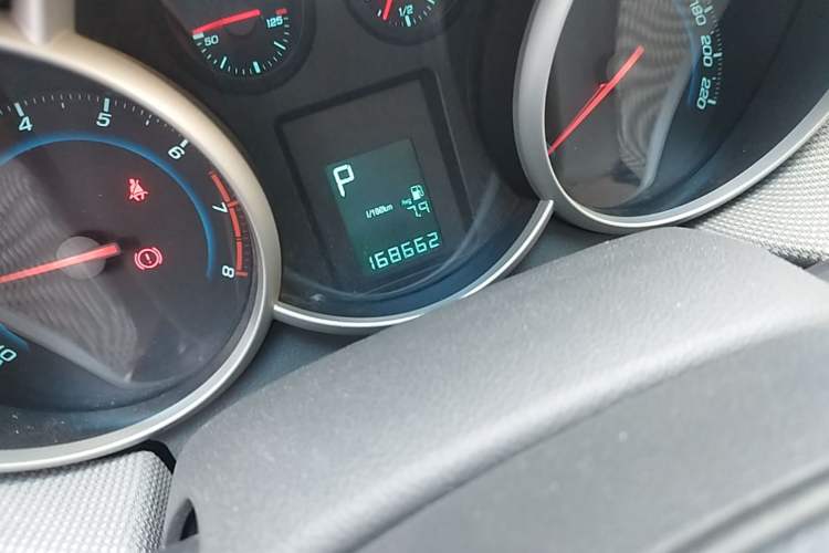Used Chevrolet Cruze 2013 1.8L SE AT Odometer Close Up