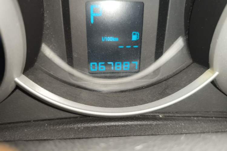 Used Chevrolet Cruze 2013 1.8L SE AT Odometer Close Up