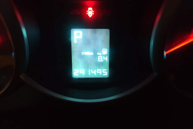 Used Chevrolet Cruze 2013 1.6L SL Grand Edition Automatic Odometer Close Up