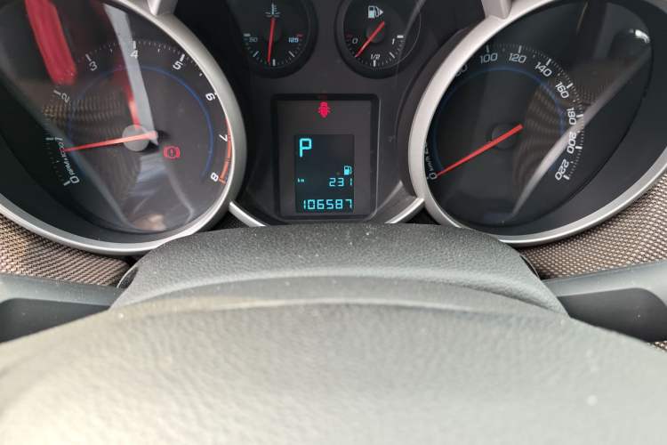 Used Chevrolet Cruze 2013 Hatchback 1.6L Automatic Luxury Model Odometer Close Up