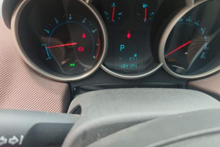 Used Chevrolet Cruze 2013 Hatchback 1.6L Automatic Luxury Model Odometer Close Up