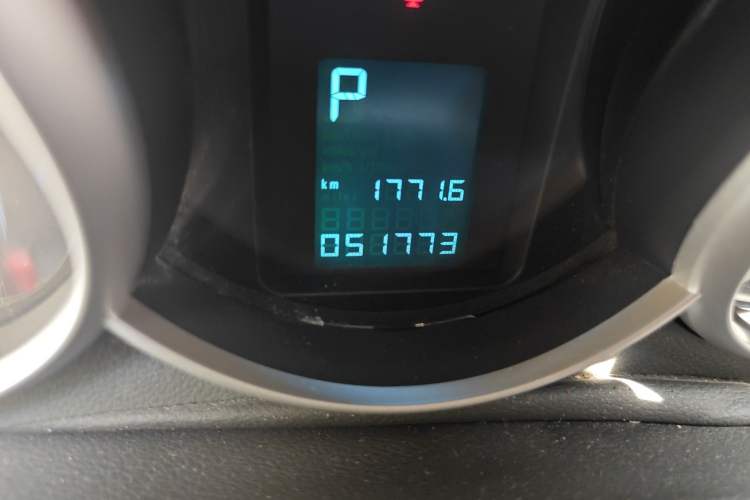 Used Chevrolet Cruze 2013 1.6L SE AT Odometer Close Up