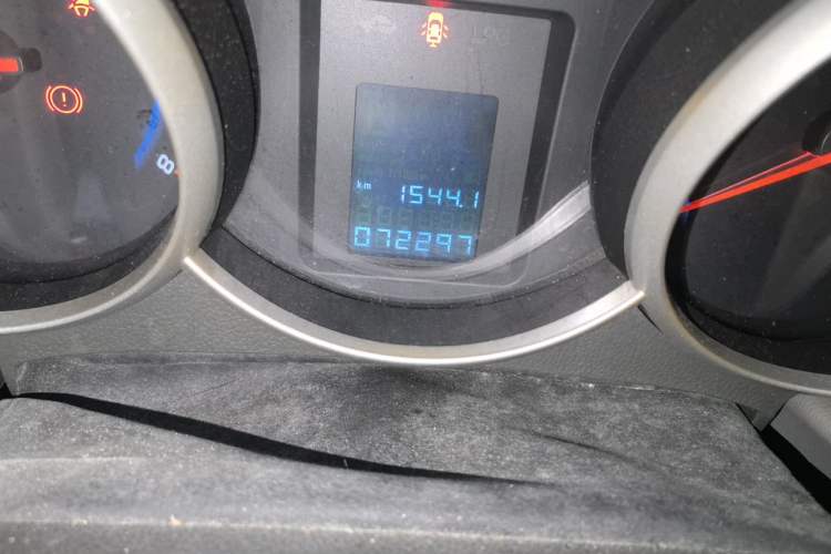 Used Chevrolet Cruze 2013 1.6L SL Sunroof Edition MT Odometer Close Up