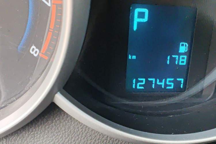 Used Chevrolet Cruze 2013 1.8L SE AT Odometer Close Up