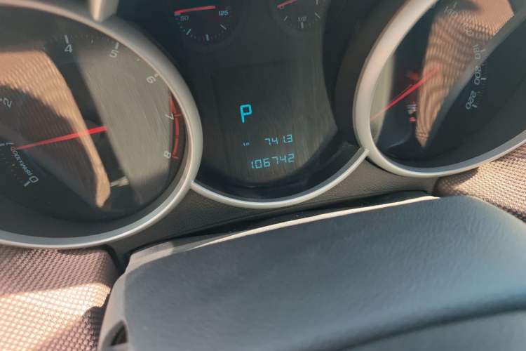 Used Chevrolet Cruze 2013 Hatchback 1.6L Automatic Luxury Model Odometer Close Up
