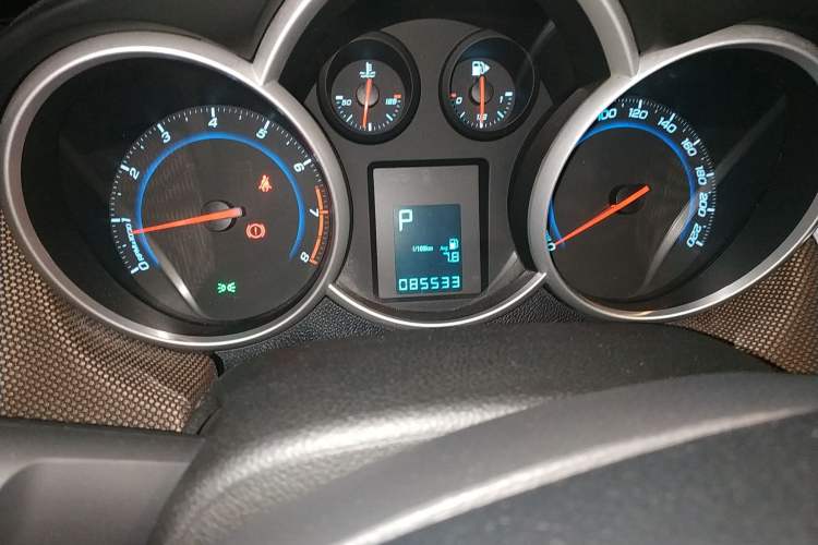 Used Chevrolet Cruze 2013 Hatchback 1.6L Automatic Luxury Model Odometer Close Up