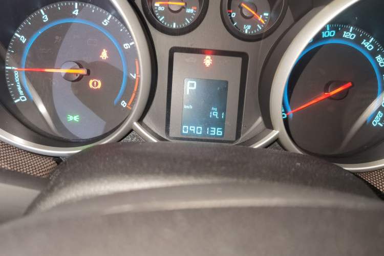 Used Chevrolet Cruze 2013 Hatchback 1.6L Automatic Luxury Model Odometer Close Up