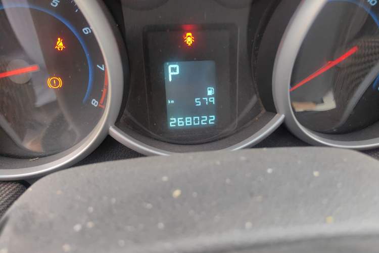 Used Chevrolet Cruze 2013 Hatchback 1.6L Automatic Luxury Model Odometer Close Up