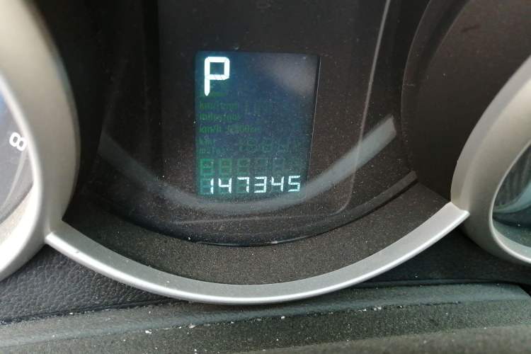 Used Chevrolet Cruze 2013 Hatchback 1.6L Automatic Luxury Model Odometer Close Up