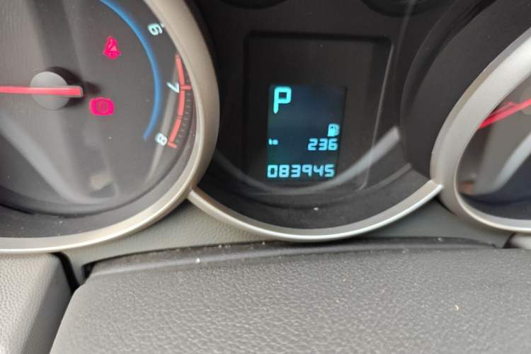 Used Chevrolet Cruze 2013 1.6L SL Grand Edition Automatic Odometer Close Up