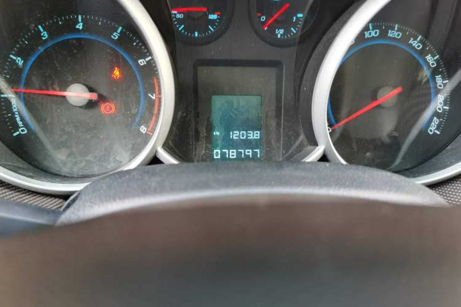 Used Chevrolet Cruze 2013 Hatchback 1.6L Manual Luxury Model Odometer Close Up