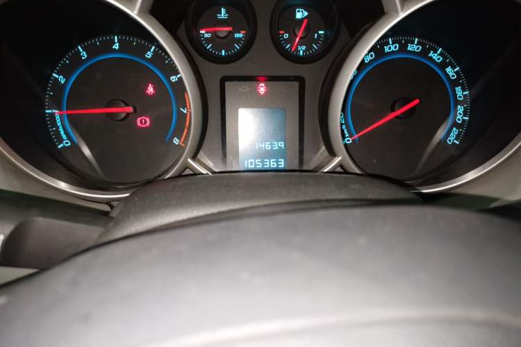 Used Chevrolet Cruze 2013 1.6L SL Sunroof Edition MT Odometer Close Up