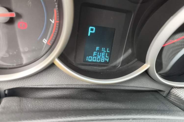 Used Chevrolet Cruze 2013 1.6L SE AT Odometer Close Up