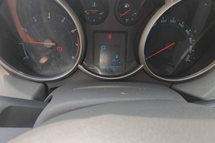 Used Chevrolet Cruze 2013 1.6L SL Grand Edition Automatic Odometer Close Up