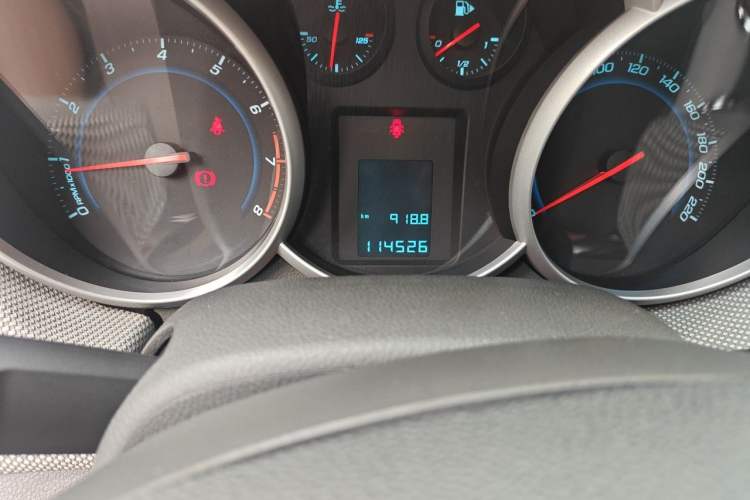 Used Chevrolet Cruze 2013 1.6L SE MT Odometer Close Up