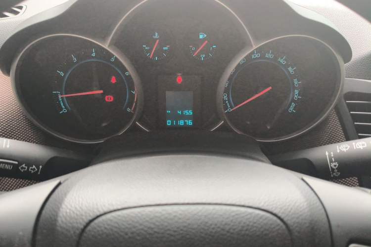 Used Chevrolet Cruze 2013 Hatchback 1.6L Manual Luxury Model Odometer Close Up
