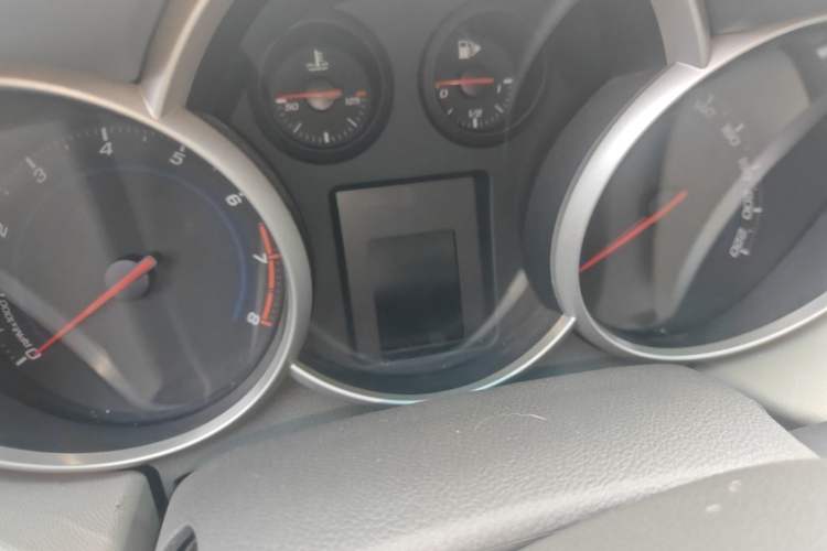 Used Chevrolet Cruze 2013 1.6L SL Grand Edition Automatic Odometer Close Up