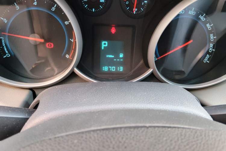 Used Chevrolet Cruze 2013 1.6L SL Grand Edition Automatic Odometer Close Up