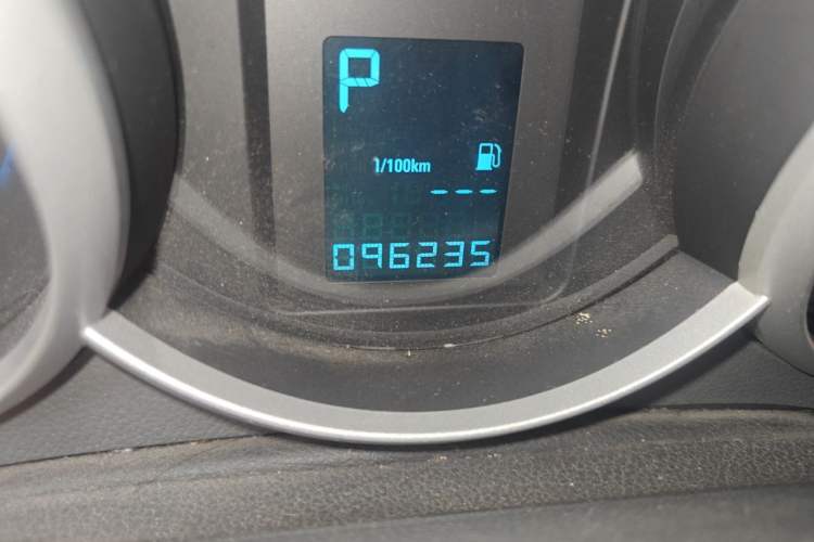 Used Chevrolet Cruze 2013 1.8L SE AT Odometer Close Up