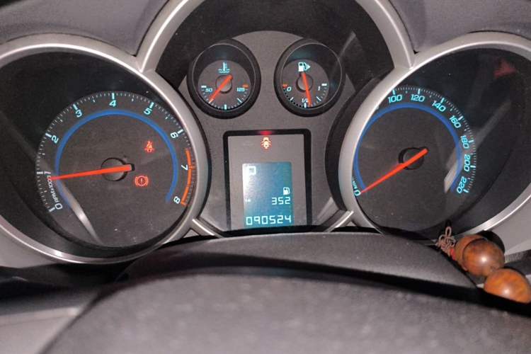 Used Chevrolet Cruze 2013 1.6L SL Grand Edition Automatic Odometer Close Up