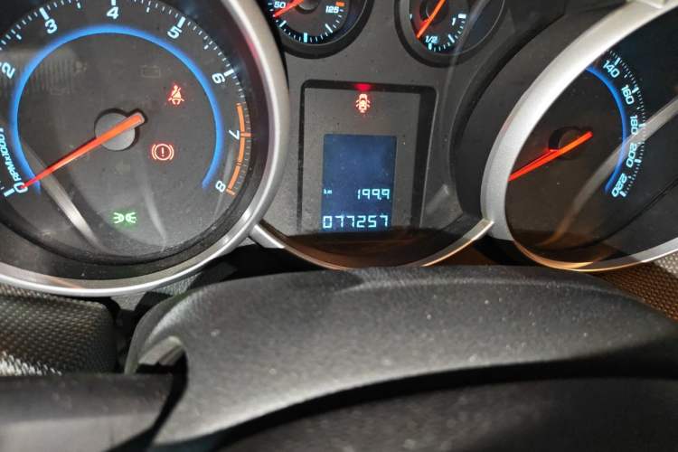 Used Chevrolet Cruze 2013 1.6L SL Grand Edition Manual Transmission Odometer Close Up