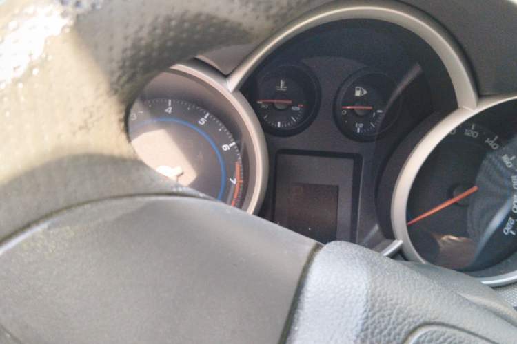 Used Chevrolet Cruze 2013 Hatchback 1.6L Automatic Luxury Model Odometer Close Up