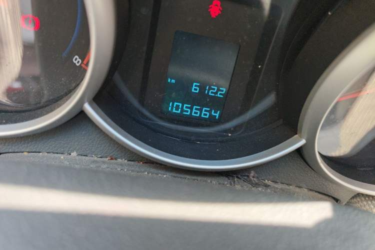 Used Chevrolet Cruze 2013 1.6L SE MT Odometer Close Up